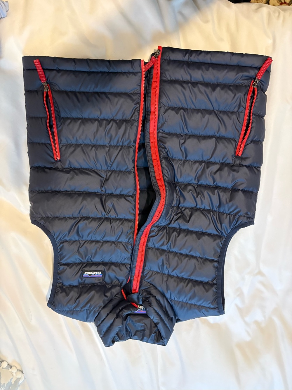 Patagonia kids Navy Puffer Vest with Red Zippers excellent new condition